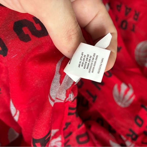 Red Toronto Raptors Basketball Infinity Scarf - Picture 5 of 6